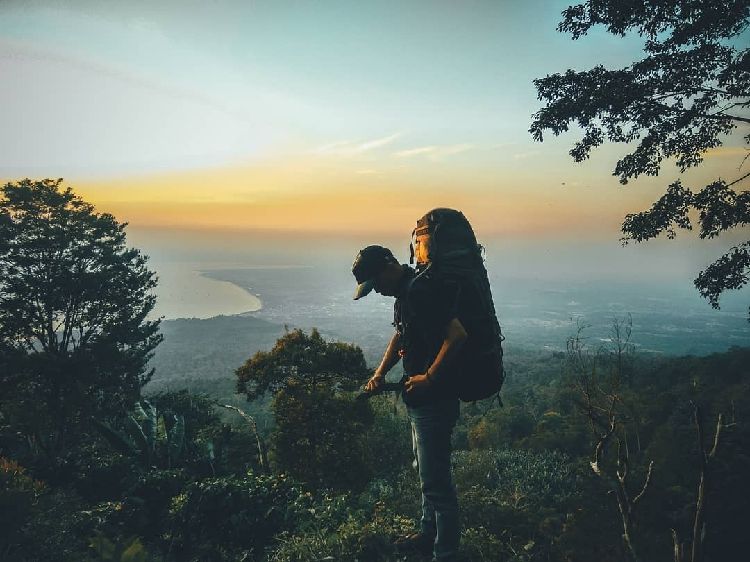 5 Gunung Terbaik di Lampung yang Harus Kamu Taklukkan