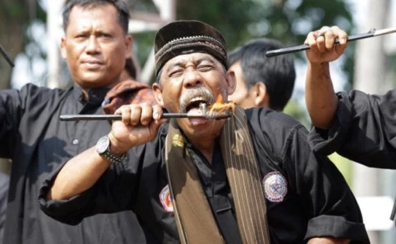 Tak Percaya Kekebalan, Debus di Bandung Barat Berujung Tragedi Berdarah