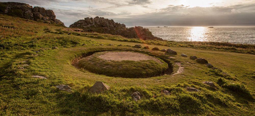 7 Fakta Unik Pulau Guernsey yang Berada di Antara Inggris dan Prancis