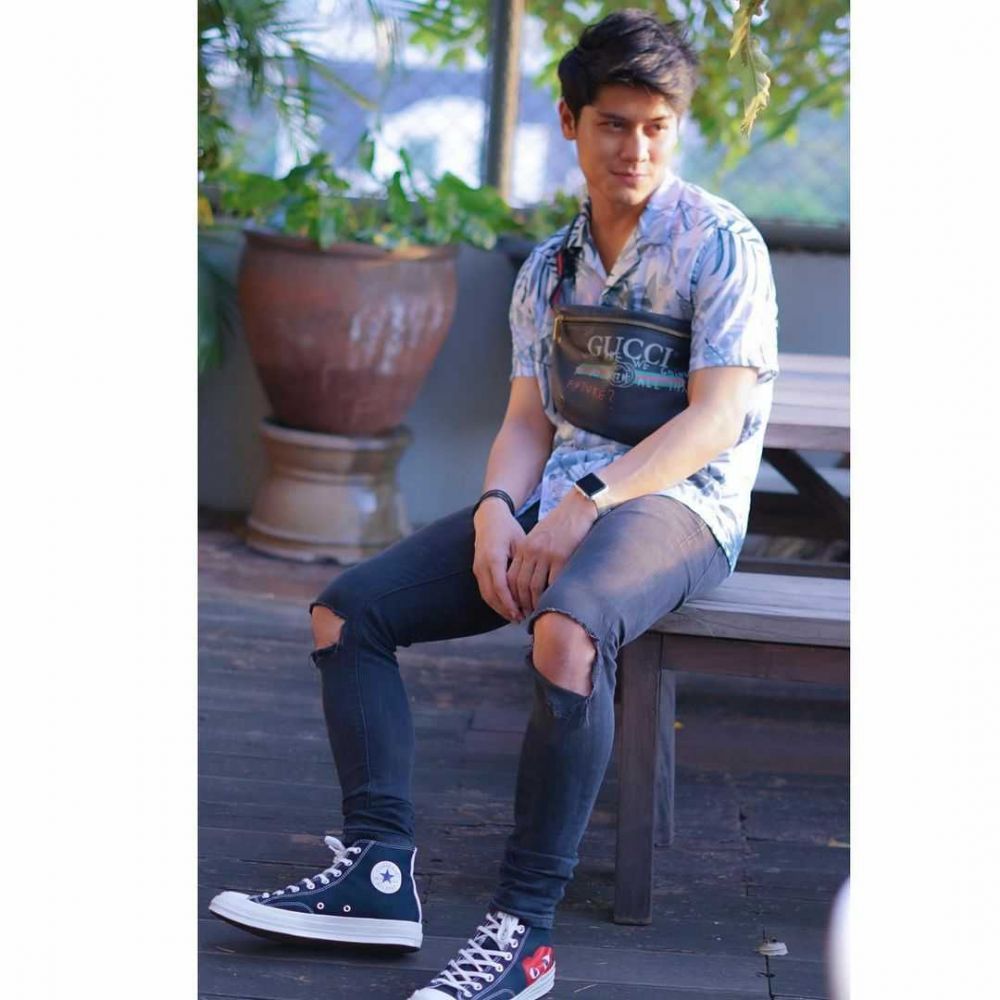 9 Ide Gaya dengan Ripped Jeans  ala Rizky Billar, Stylish Abis!