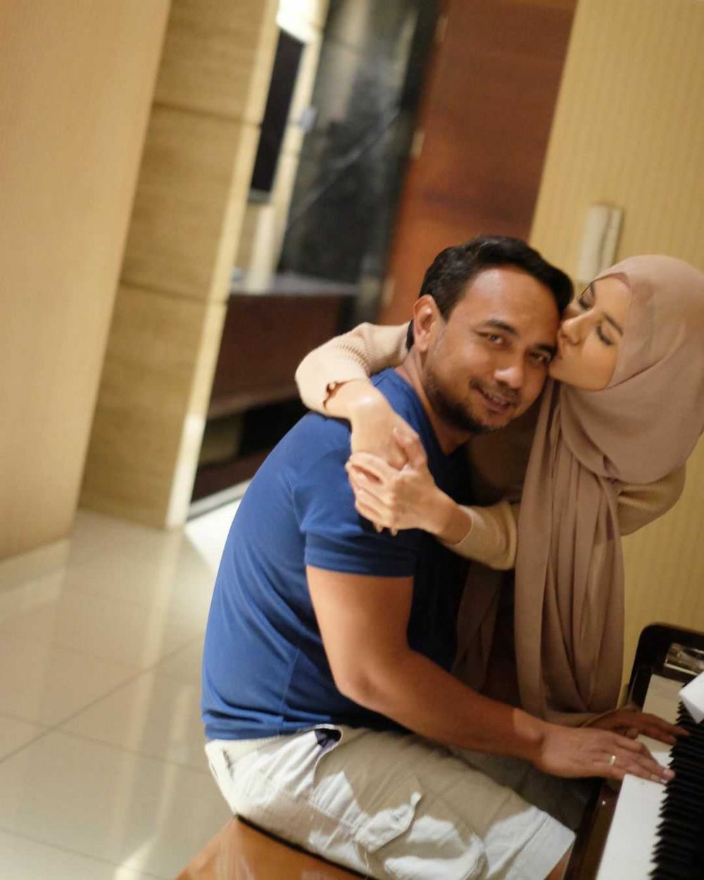 16 Tahun Menikah, 9 Potret Mesra Meisya Siregar dan Bebi Romeo