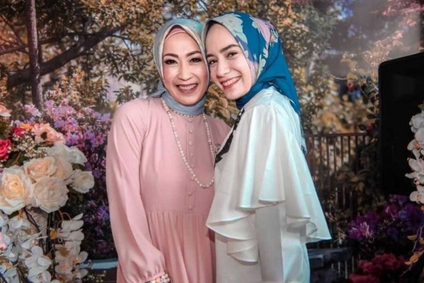 Bak Anak Kandung, 9 Potret Manis Ranty Purnamasari dan Putri Anne