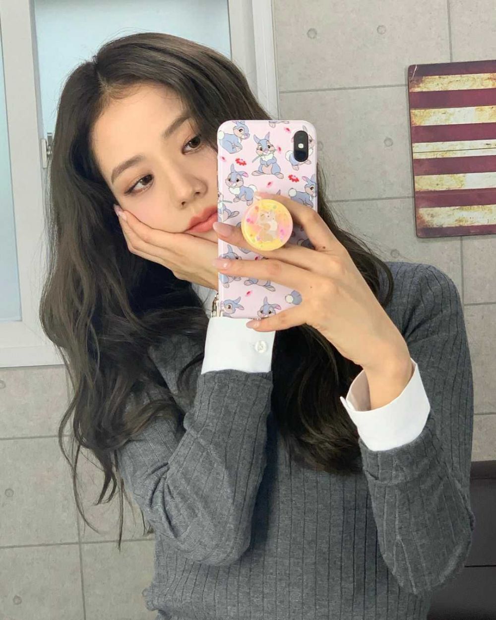 9 Mirror Selfie Jisoo BLACKPINK dengan Ragam Gaya