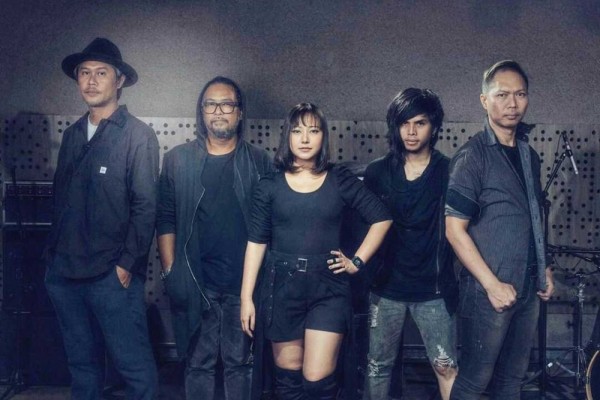 Resmi Jadi Vokalis Band Cokelat, Ini 10 Potret Aiu Ratna yang Memesona