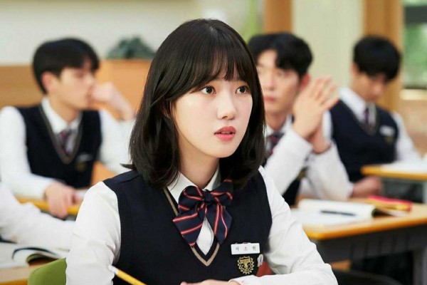 10 Potret Yang Hye Ji yang Tampak Dingin dan Manis di KDrama 'Live On'