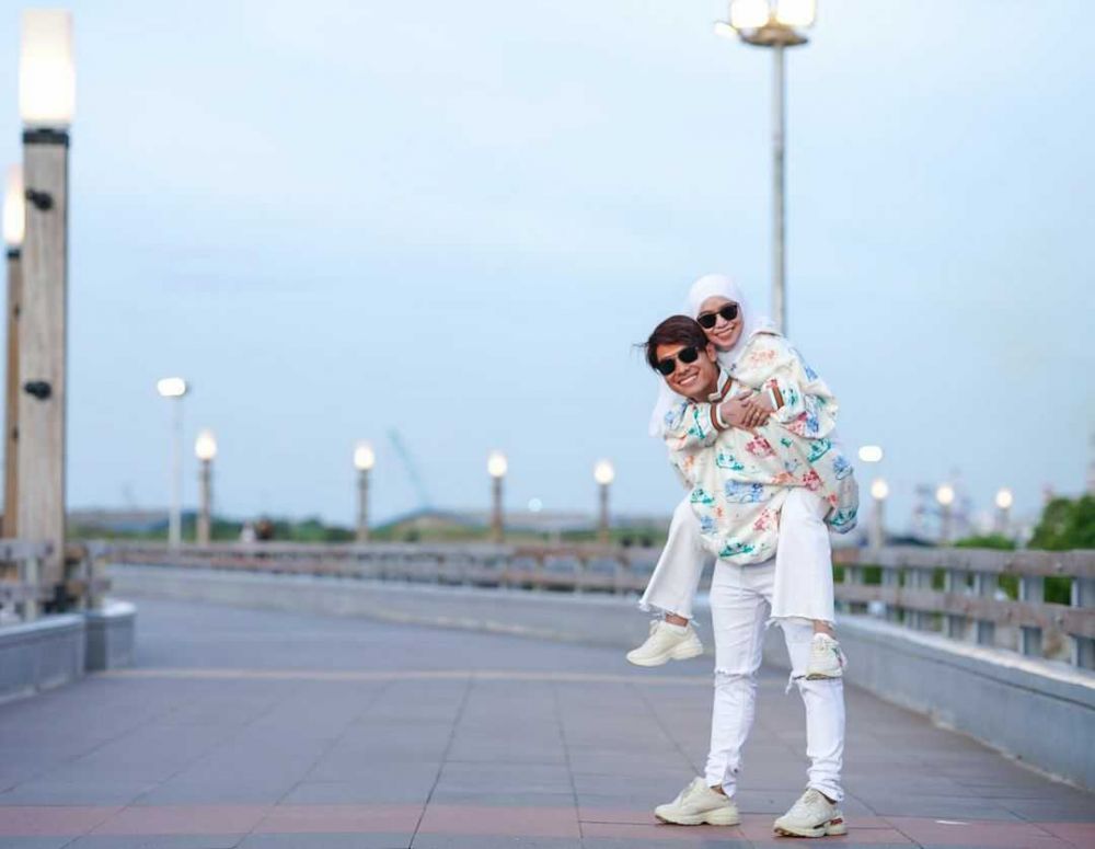 9 Ide Gaya dengan Ripped Jeans  ala Rizky Billar, Stylish Abis!