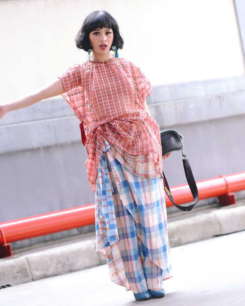 Pesona Anggun 9 Artis Indonesia Dalam Balutan Baju Bodo