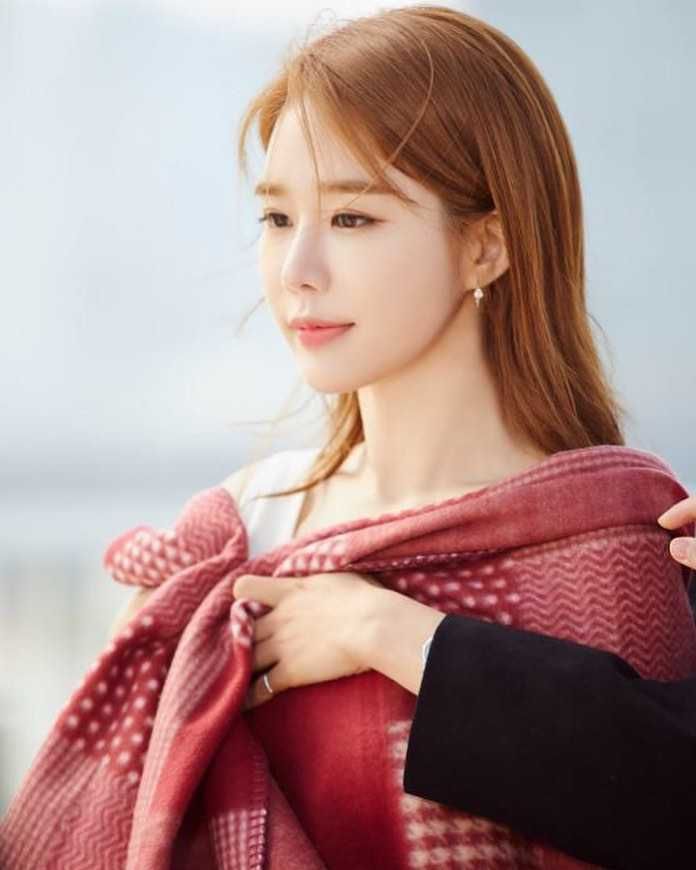 10 Adu Pesona Yoo In Na dan Jisoo BLACKPINK Pemain Snowdrop