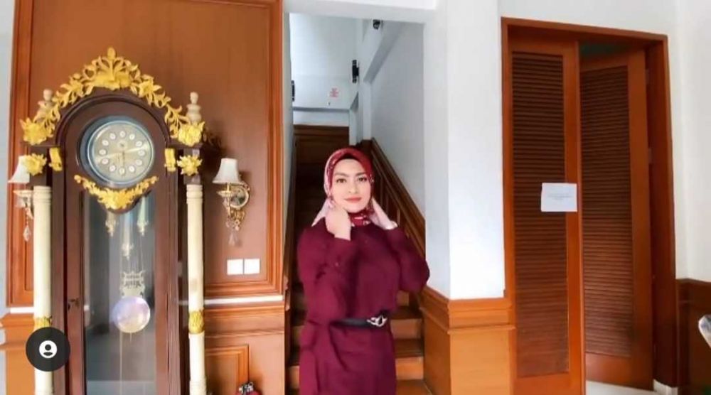 Curi Perhatian, 9 Gaya Hits Nathalie Holscher di Rumah Mewah Sule