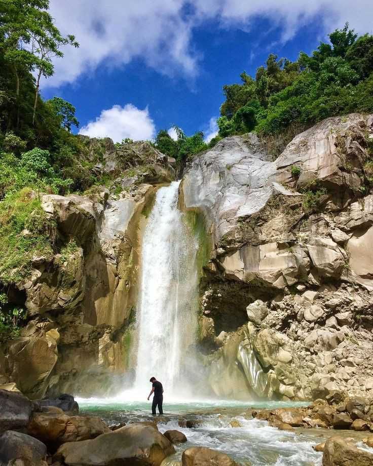 Sensasi Berendam di Air Terjun Mangku Sakti yang Instagramable