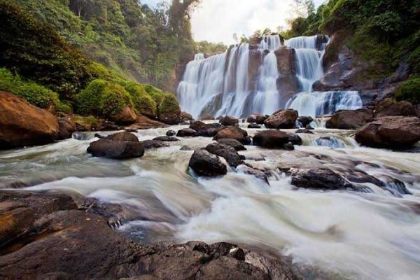 Jadi Alternatif Liburan, Intip 4 Curug Unggulan di Jabar