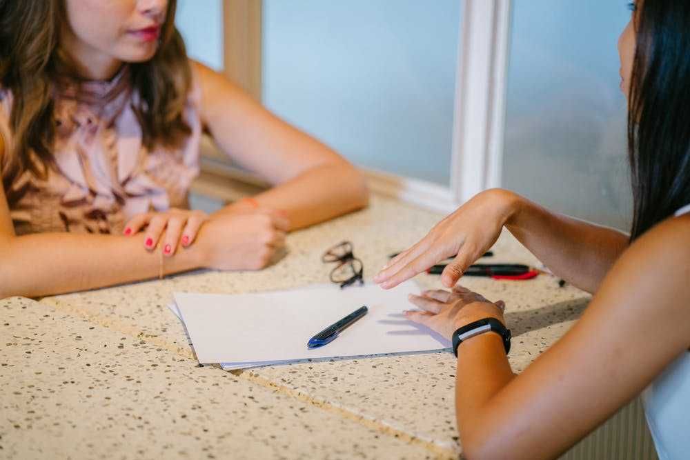 Anak Muda Lebih Nyaman Curhat Kesehatan Seksual Reproduksi ke Teman