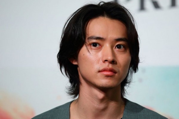 Potret Kento Yamazaki Pemeran Arisu di Alice in Borderland