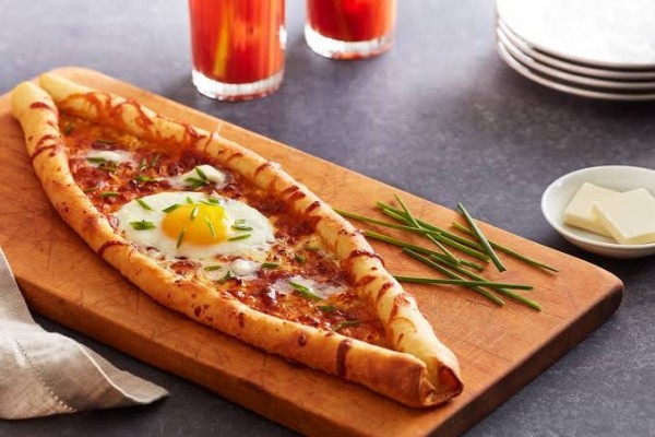 5 Sajian Sedap Berbahan Keju Kasseri, Semi Hard Cheese dari Susu Domba