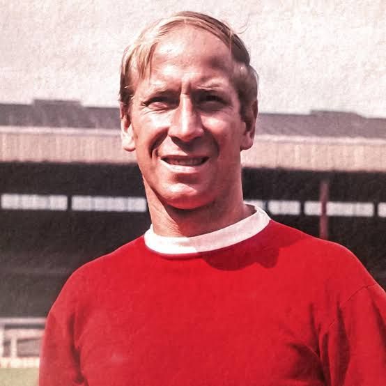 Sir Bobby Charlton dan Penghormatan yang Layak dari MU