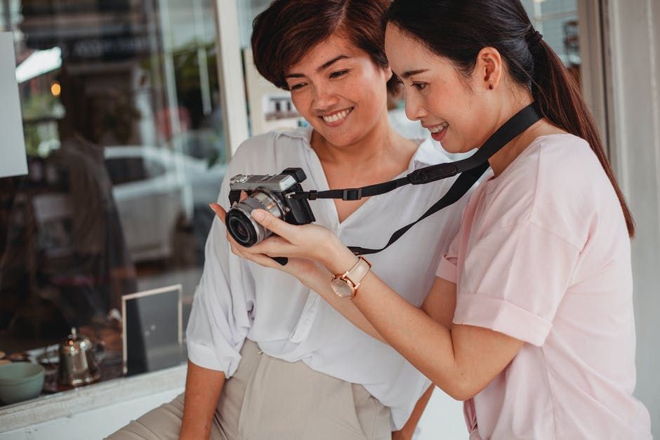 5 Cara Mengatasi Patah Hati akibat Ditinggal Nikah, Auto Move On!