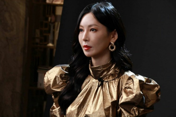 10 Harga Tas Kim So Yeon Si Ratu Hera Palace The Penthouse, Mahal!