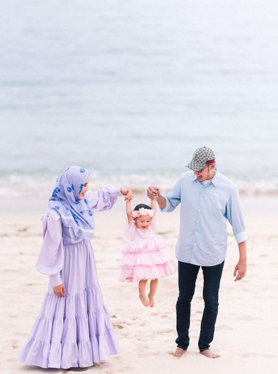 10 Momen Romantis Liburan Kartika Putri dan Suami, Bulan Madu Kedua