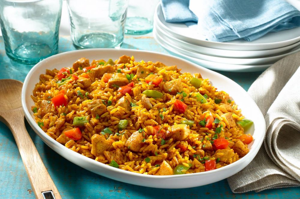 5. Sekilas mirip dengan nasi goreng, arroz con pollo adalah hidangan yang t...