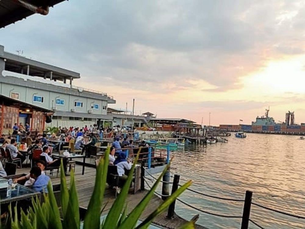 5 Cafe di Makassar Ini Memiliki View Pantai dan Laut, Bikin Betah