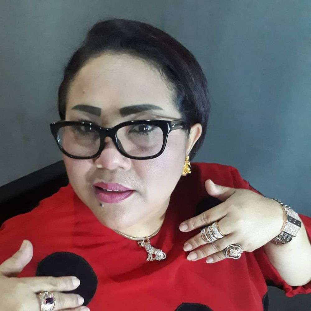 Punya Kisah Cinta Rumit, 5 Artis Menikah Lebih Dari 3 Kali