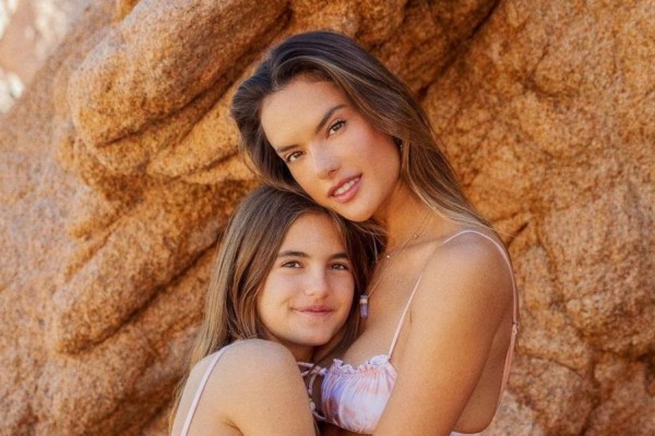 Modelling Bareng, 9 Potret Kompak Alessandra Ambrosio dan Putri
