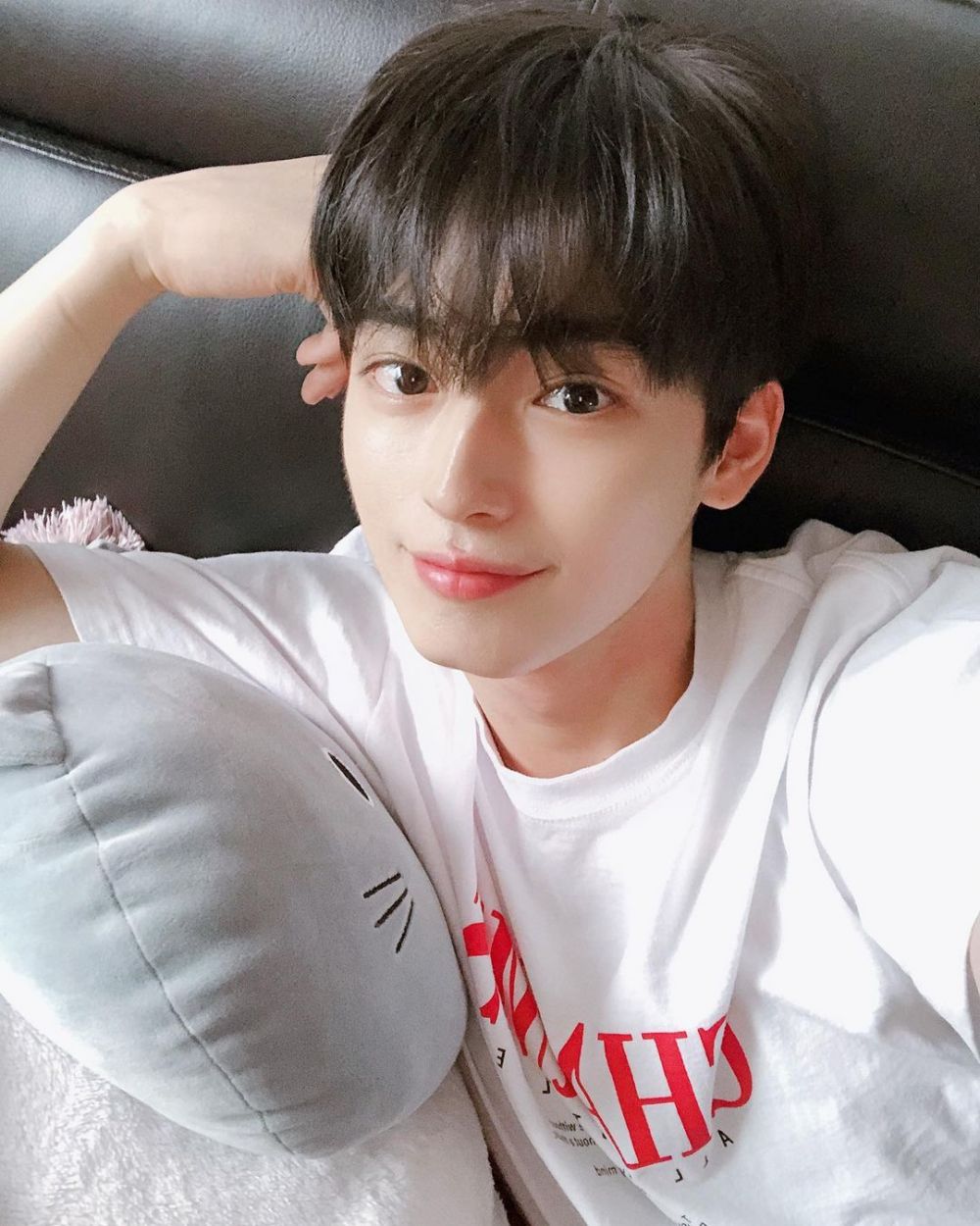 Potret Selfie Shin Jun Seop, Pacar Jisoo Lovelyz di WebDrama