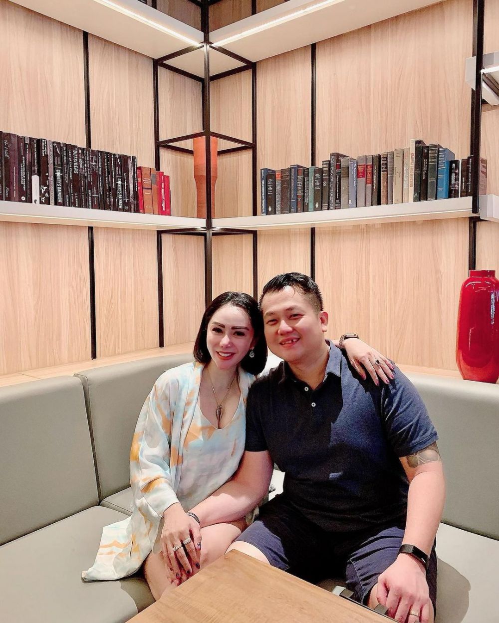 Kian Intim, 10 Potret Artis Femmy Permatasari dan Suami