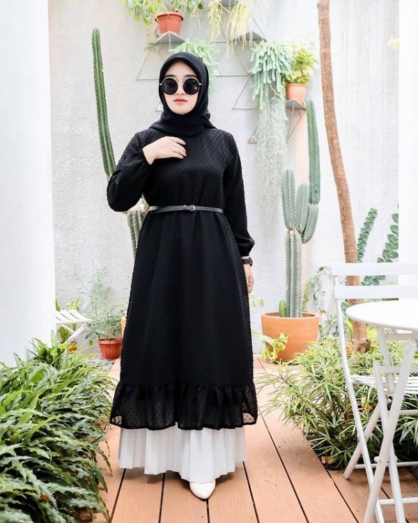 9 Padu Padan Hijab dengan Tunik dan Rok ala Selebgram Rini Anggiani