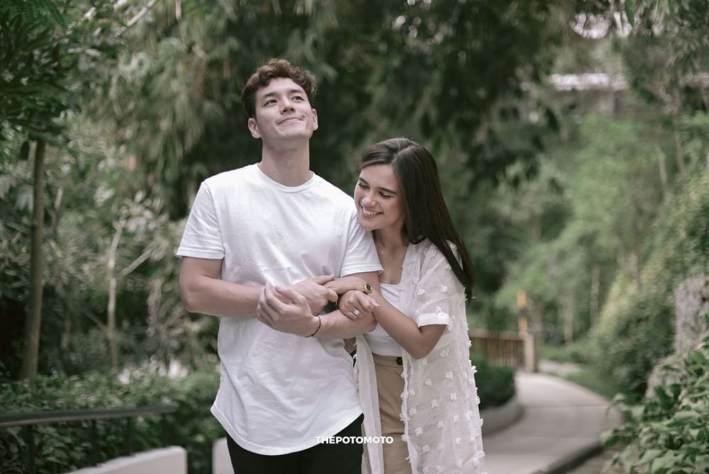 Bikin Iri, 10 Potret Bulan Madu Artis yang Romantis Banget