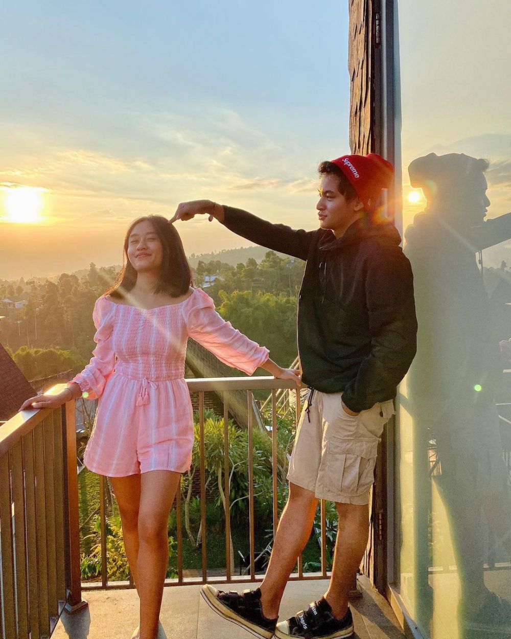 Kerap Dikira Pacaran, 9 Potret Hangat Artis Pria dengan Adik Perempuan