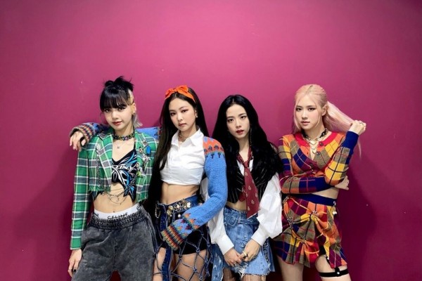 12 Inspirasi Airport Outfit ala Blackpink, Simpel dan Kekinian!