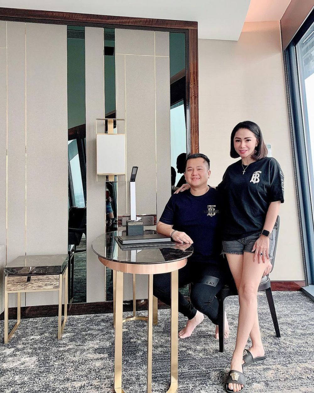 Kian Intim, 10 Potret Artis Femmy Permatasari dan Suami