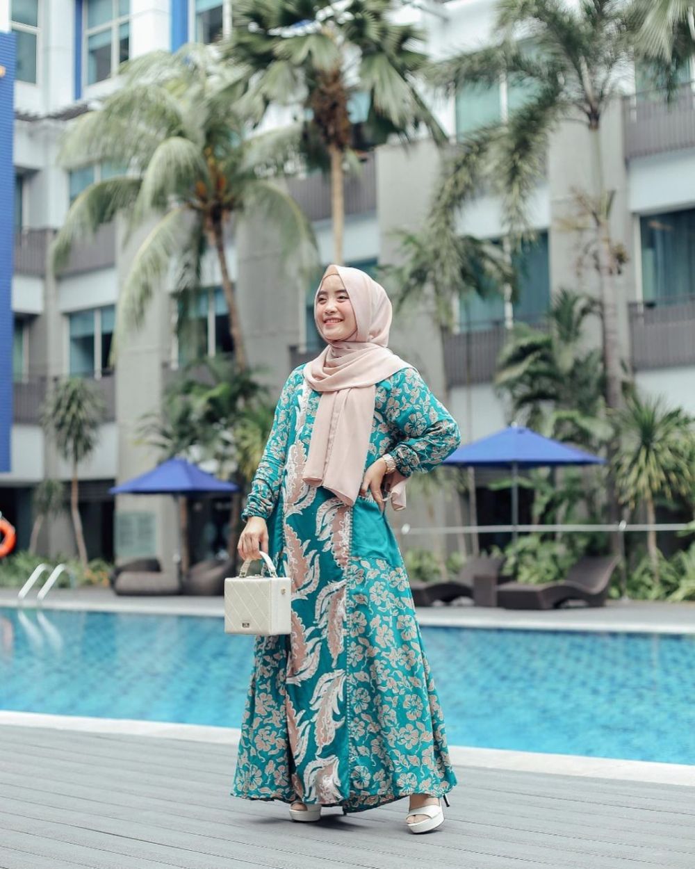 10 Inspirasi Outfit Hijab dengan Dress ala Selebgram Mimi Jamilah