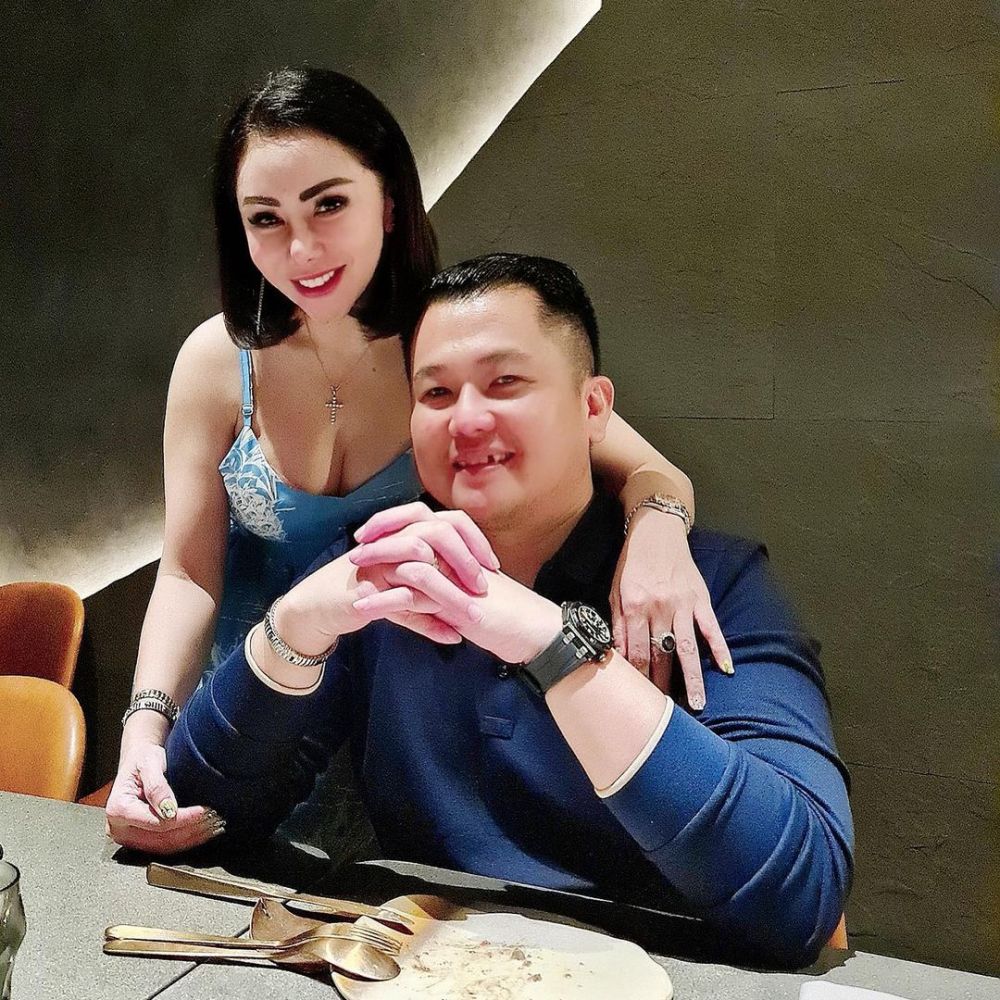 Kian Intim, 10 Potret Artis Femmy Permatasari dan Suami