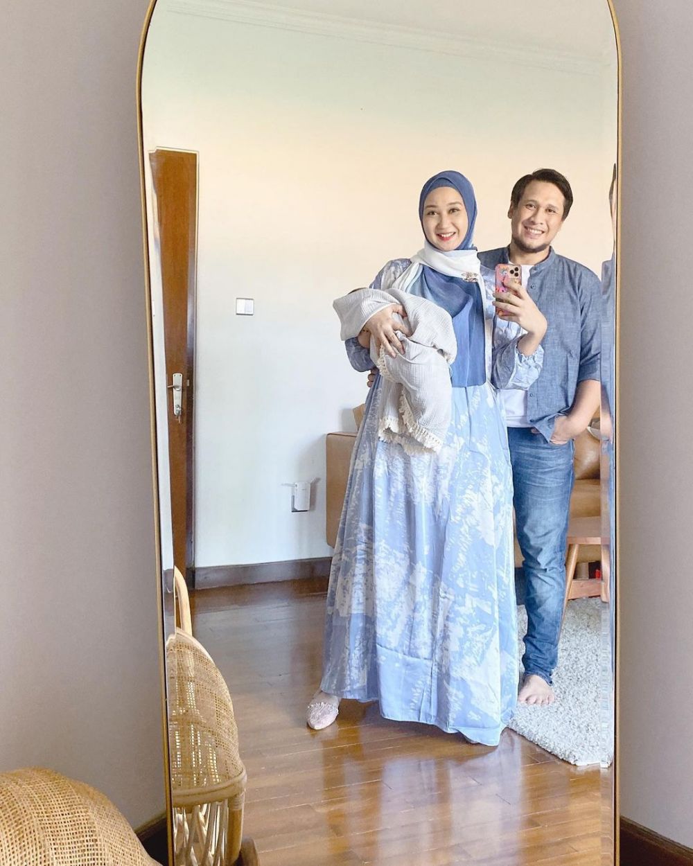 Kompaknya Bikin Iri! 10 Potret Hangat Keluarga Dian Pelangi