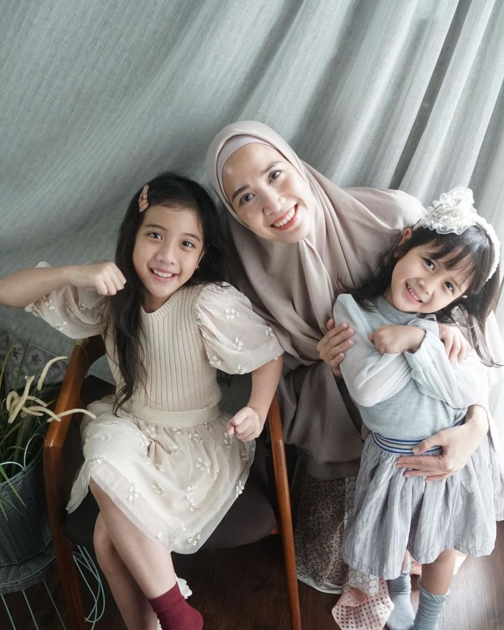 Umumkan Positif COVID-19, 10 Potret Fanny Fabriana Isolasi di Rumah