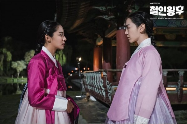 Jadi Saingan, 10 Adu Pesona Shin Hye Sun vs Seol In Ah di 'Mr. Queen'