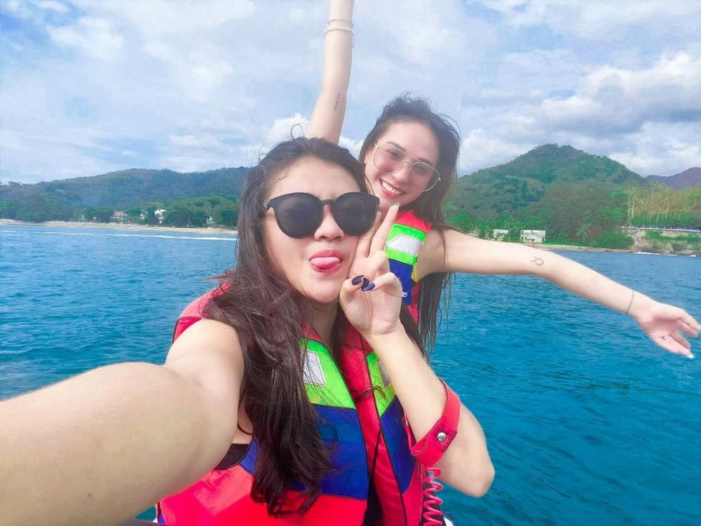 Manis Banget! 10 Potret Liburan Yuniza Icha Pamer Body Goals di Lombok