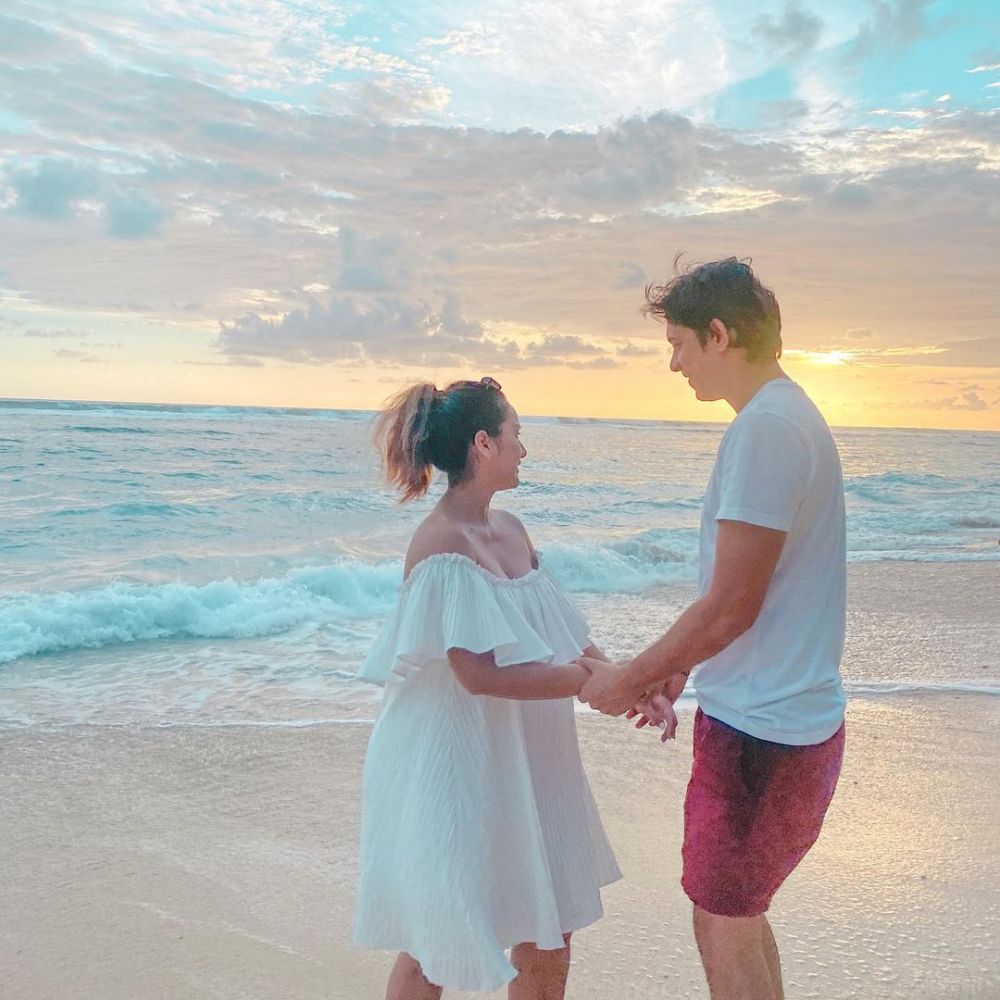 Mesra Abis! 10 Potret Babymoon Tengku Dewi dan Andrew Andika di Bali
