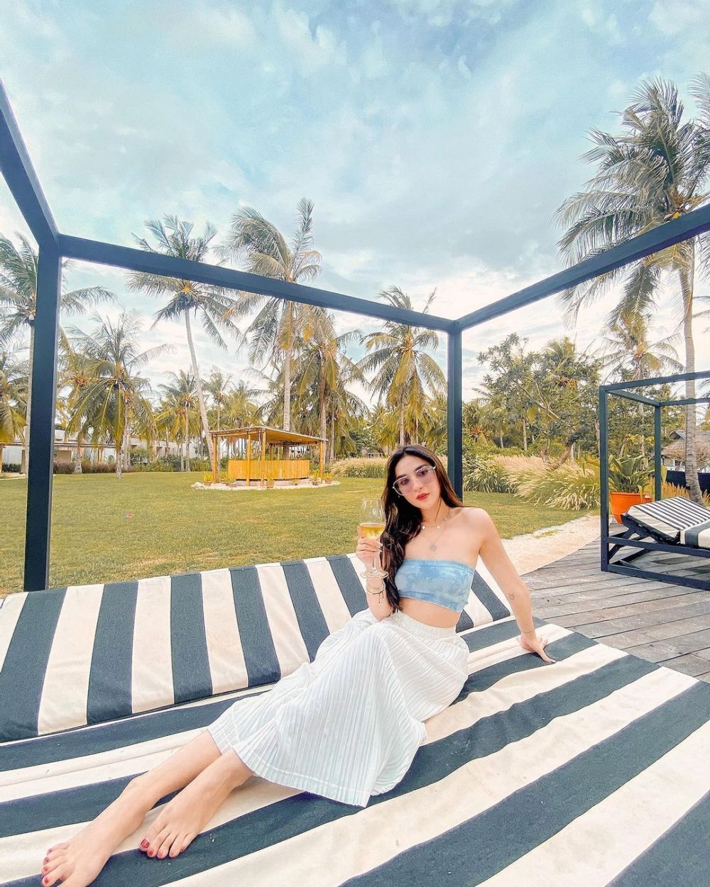 Manis Banget! 10 Potret Liburan Yuniza Icha Pamer Body Goals di Lombok