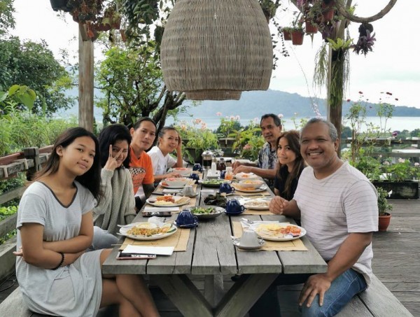 Makin Lengket, 9 Potret Liburan Chef Juna Bersama Kekasih di Bali