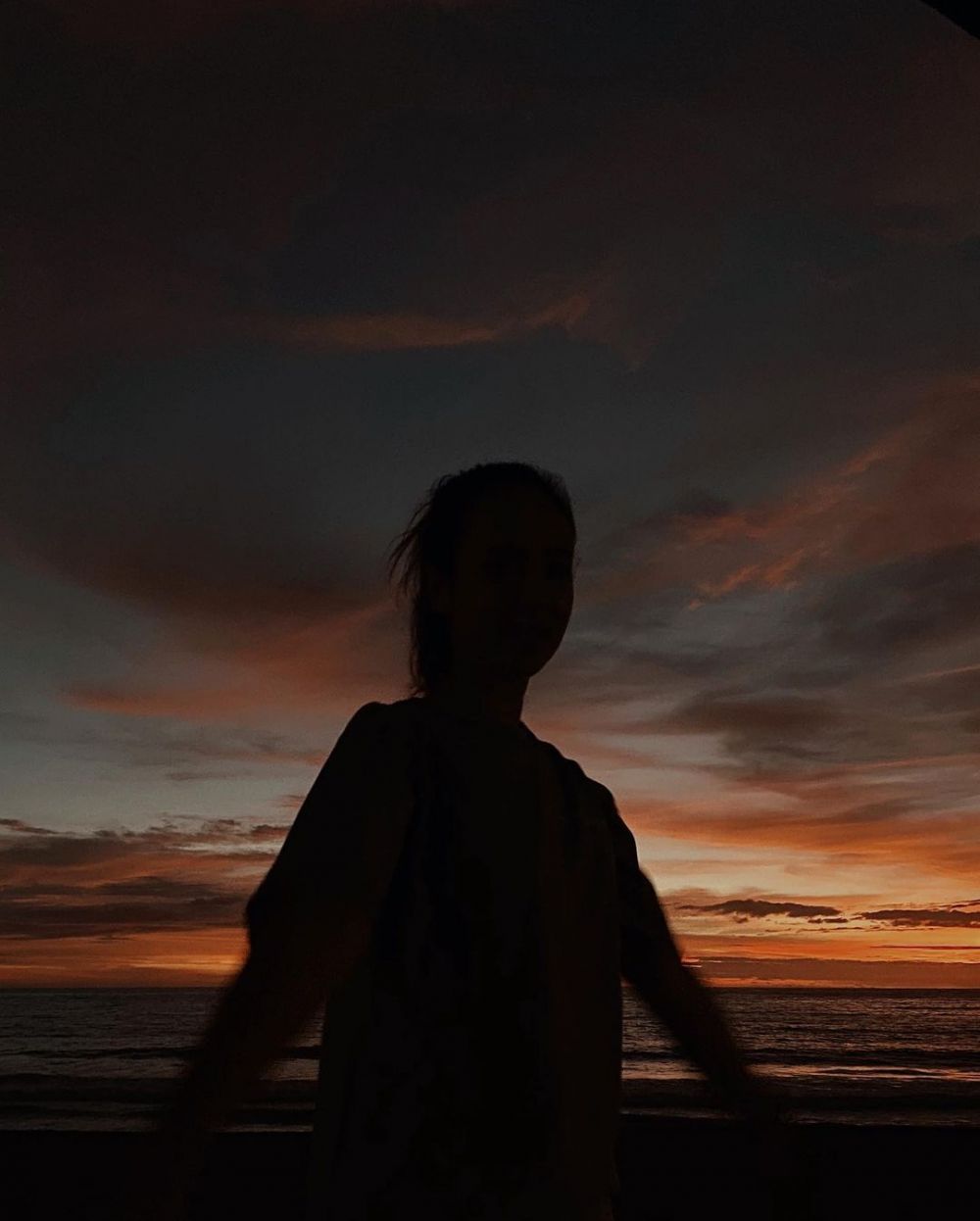 Nikmati Suasana Pantai, 10 Pesona Memukau Pamela Bowie Liburan di Bali