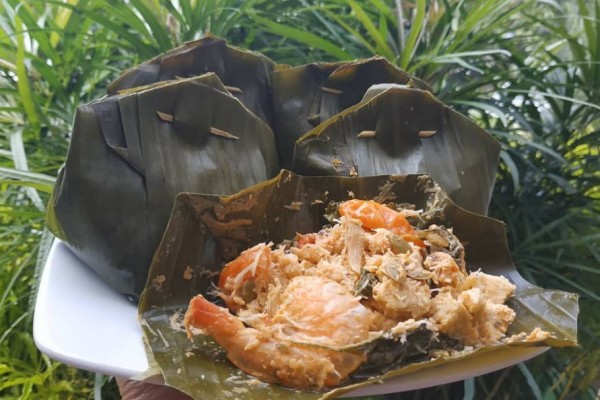5 Kuliner Nusantara yang Dibungkus dengan Metode Tum, Pernah Coba?