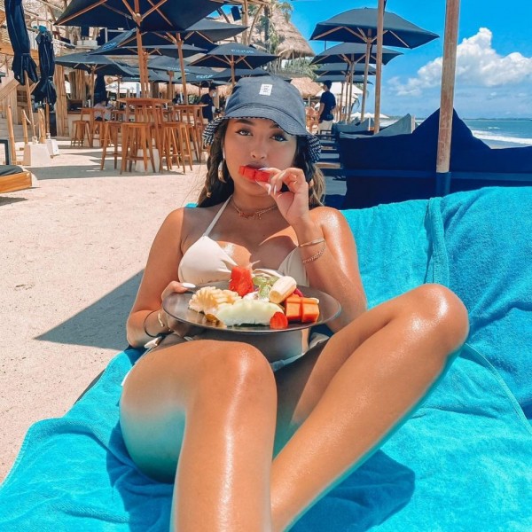 Pamer Body Goals, 10 Potret Manis Liburan Jennifer Coppen ke Bali 