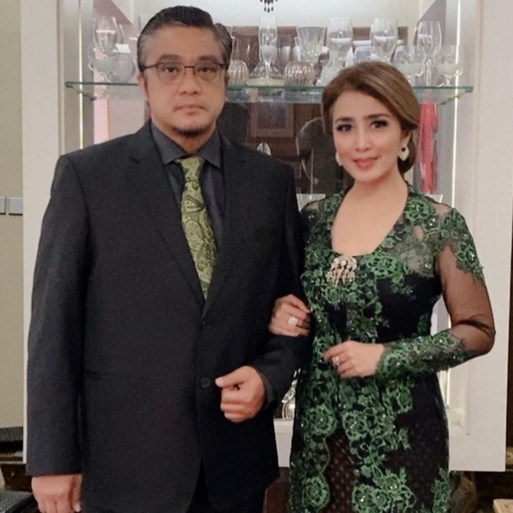 Umbar Mesra Terus! 9 Pasangan Artis Menikah Beda Usia 8 Tahun