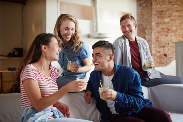 5 Cara Memastikan Apakah Gebetan Juga Menyukaimu atau Sebaliknya