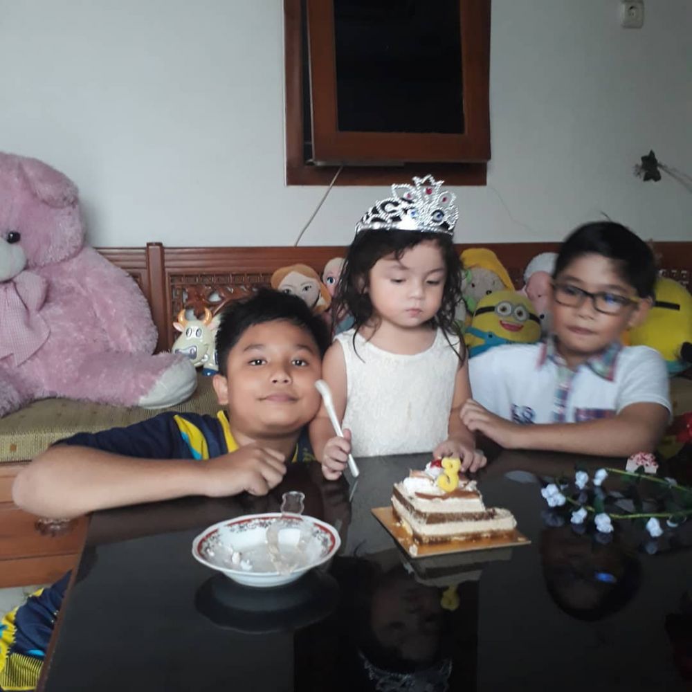 9 Potret Manis Reyna Ikatan Cinta dan Kakaknya di Kehidupan Nyata