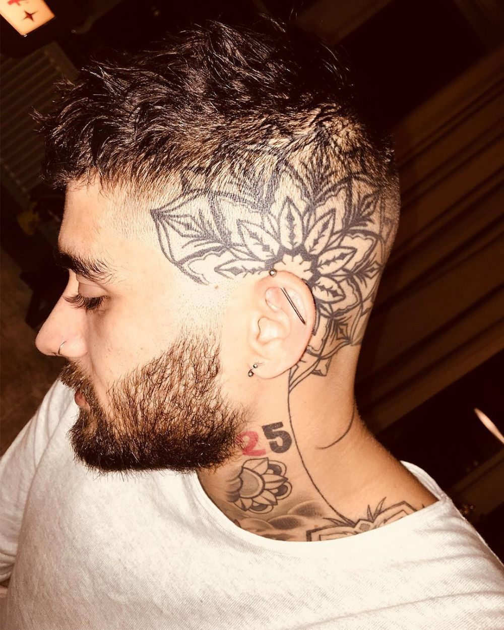 10 Potret Brewok Zayn Malik Yang Bikin Meleleh 