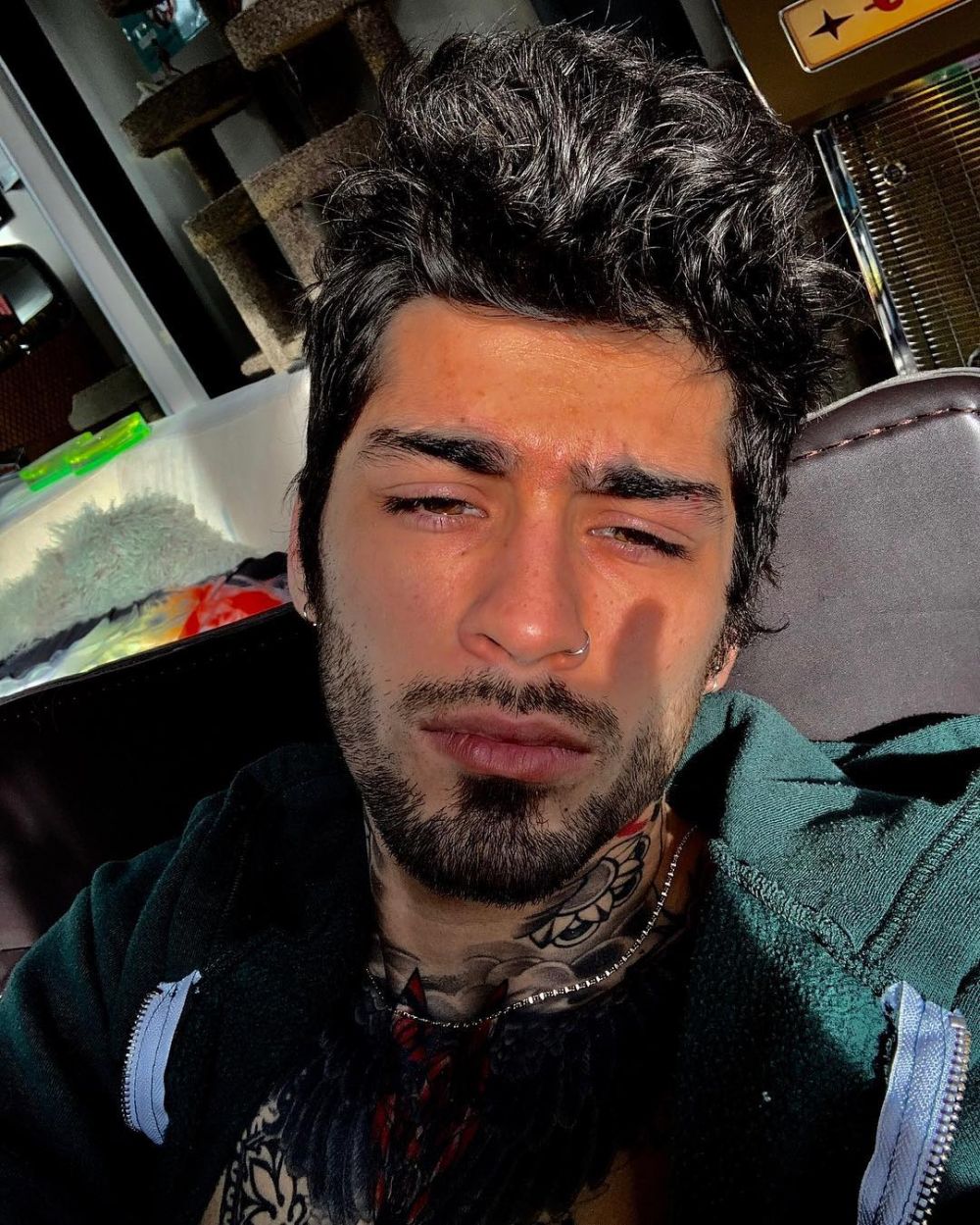 10 Potret Brewok Zayn Malik Yang Bikin Meleleh 